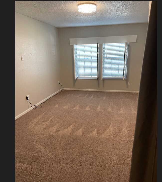 Building Photo - 11917 Bob White Dr