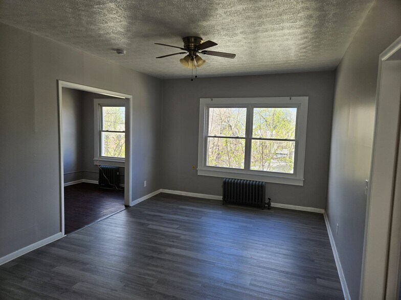 Building Photo - 392 E 147th St