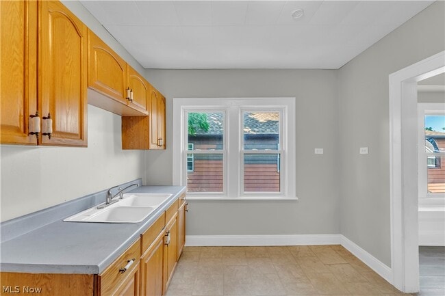 Building Photo - 2133 W 98th St