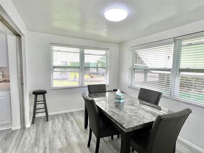 Building Photo - 4640 Taray Ln