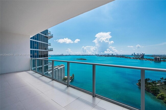 Building Photo - 2020 N Bayshore Dr