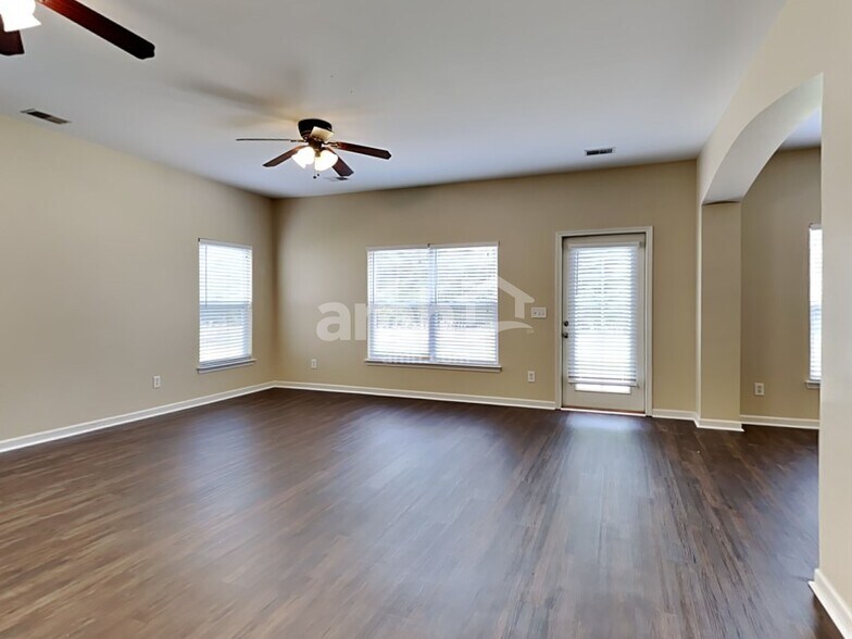 Building Photo - 211 Meadow Wood Rd