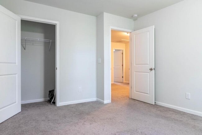 Building Photo - 706 Lenox Dr