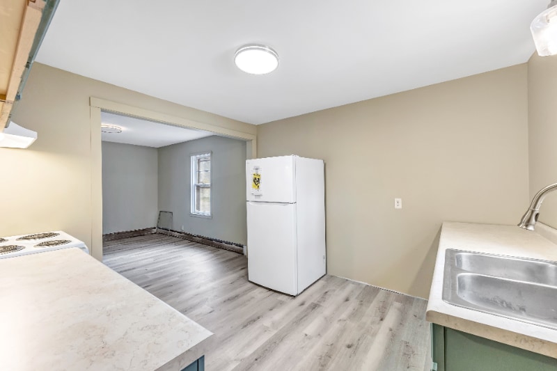 Building Photo - 105 N Metonga Ave