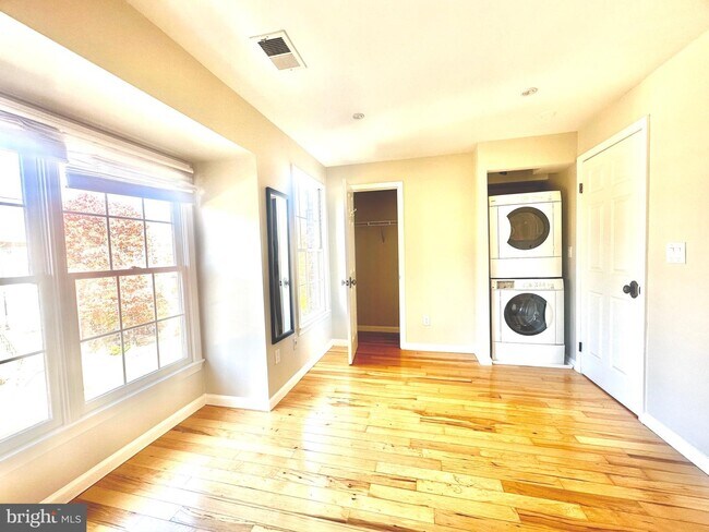 Building Photo - 7819 Colonial Springs Blvd