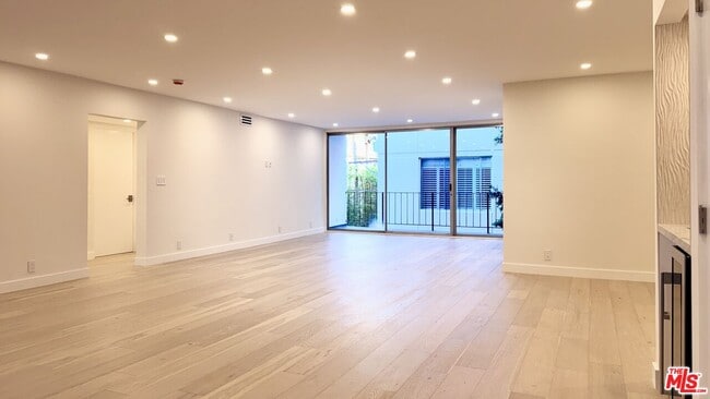 Building Photo - 414 N Palm Dr