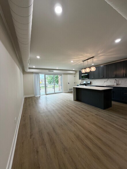 Building Photo - 10205 Dearlove Rd
