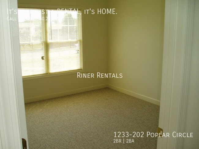 Building Photo - 1233 Poplar Cir