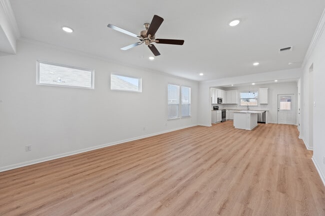 Building Photo - 8014 Timber Holw Ln