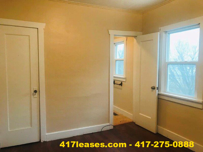 Building Photo - 2229 N Johnston Ave