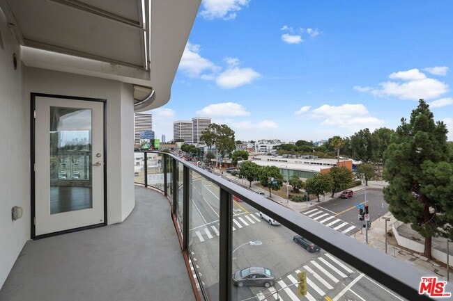 Building Photo - 1539 Purdue Ave