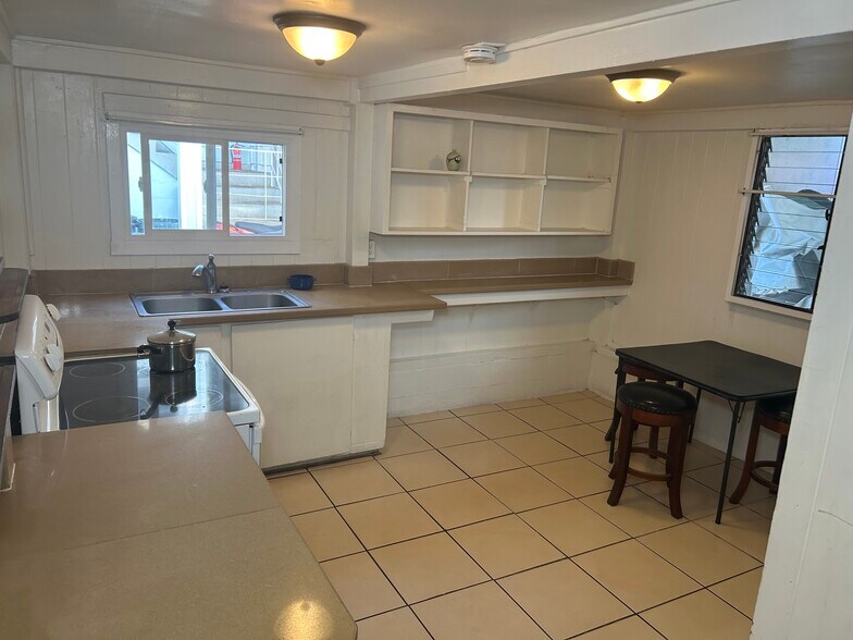 Building Photo - 1733 Hoe St