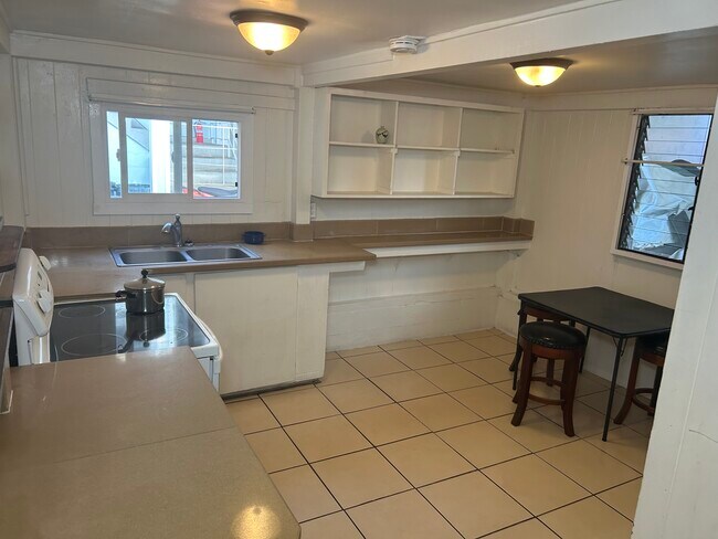 Building Photo - 1733 Hoe St