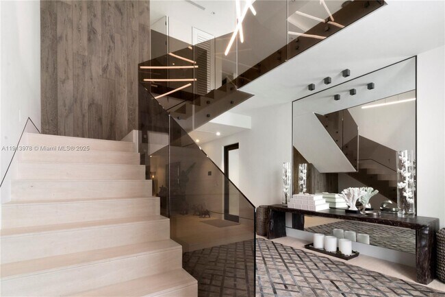 Building Photo - 3554 W Glencoe St