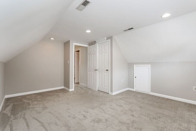 Building Photo - 18 Azalea Ln