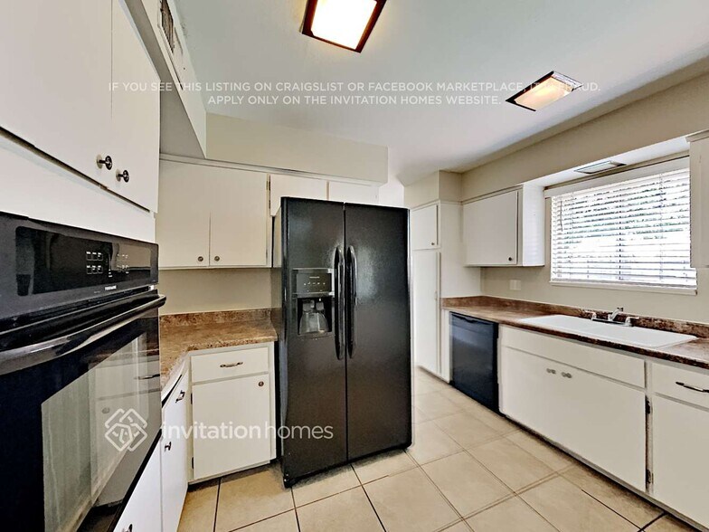 Building Photo - 4130 W Mission Ln