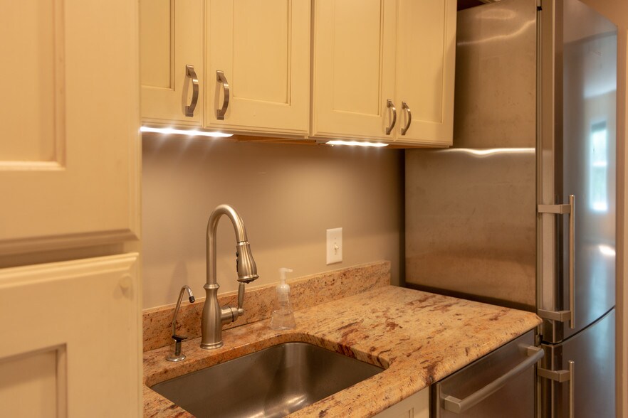 Building Photo - 1930 New Hampshire Ave NW