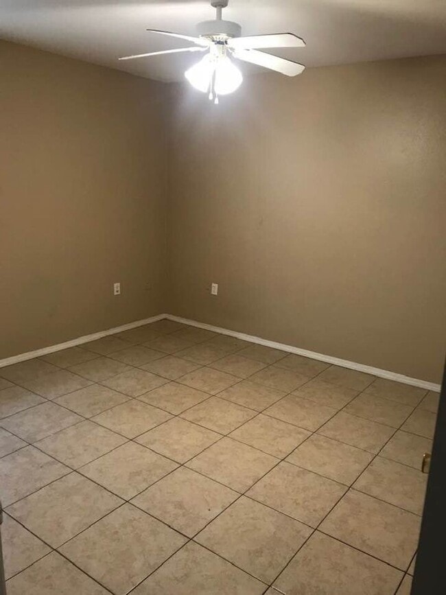 Building Photo - Nice 2 bedroom, 1 bath house