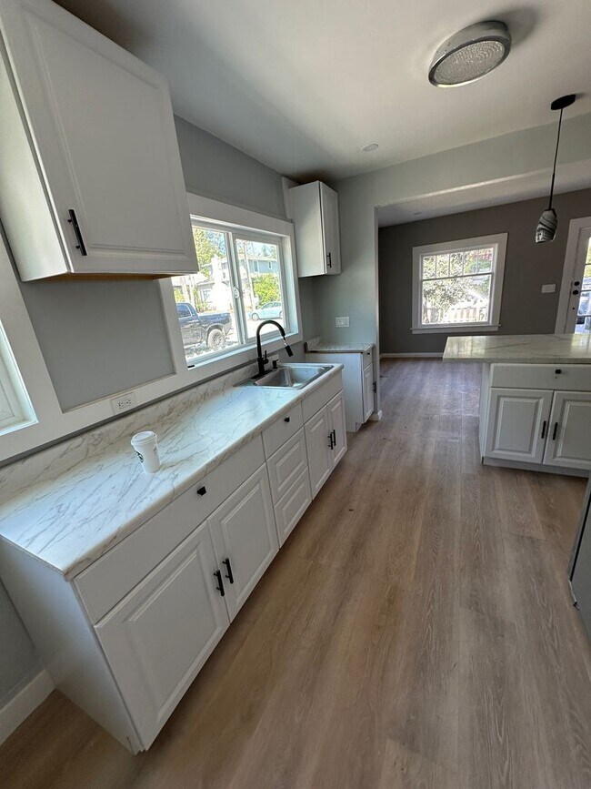 Building Photo - Cozy Santa Cruz Cottage