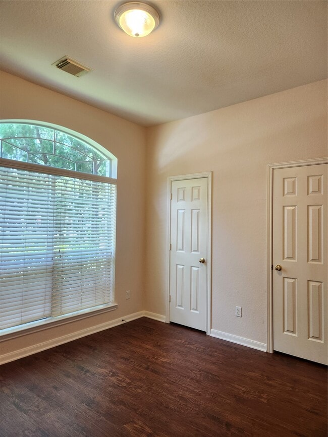 Building Photo - 3614 Double Lake Dr