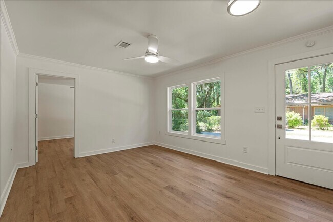 Building Photo - 4 Bedroom Coastal Cottage