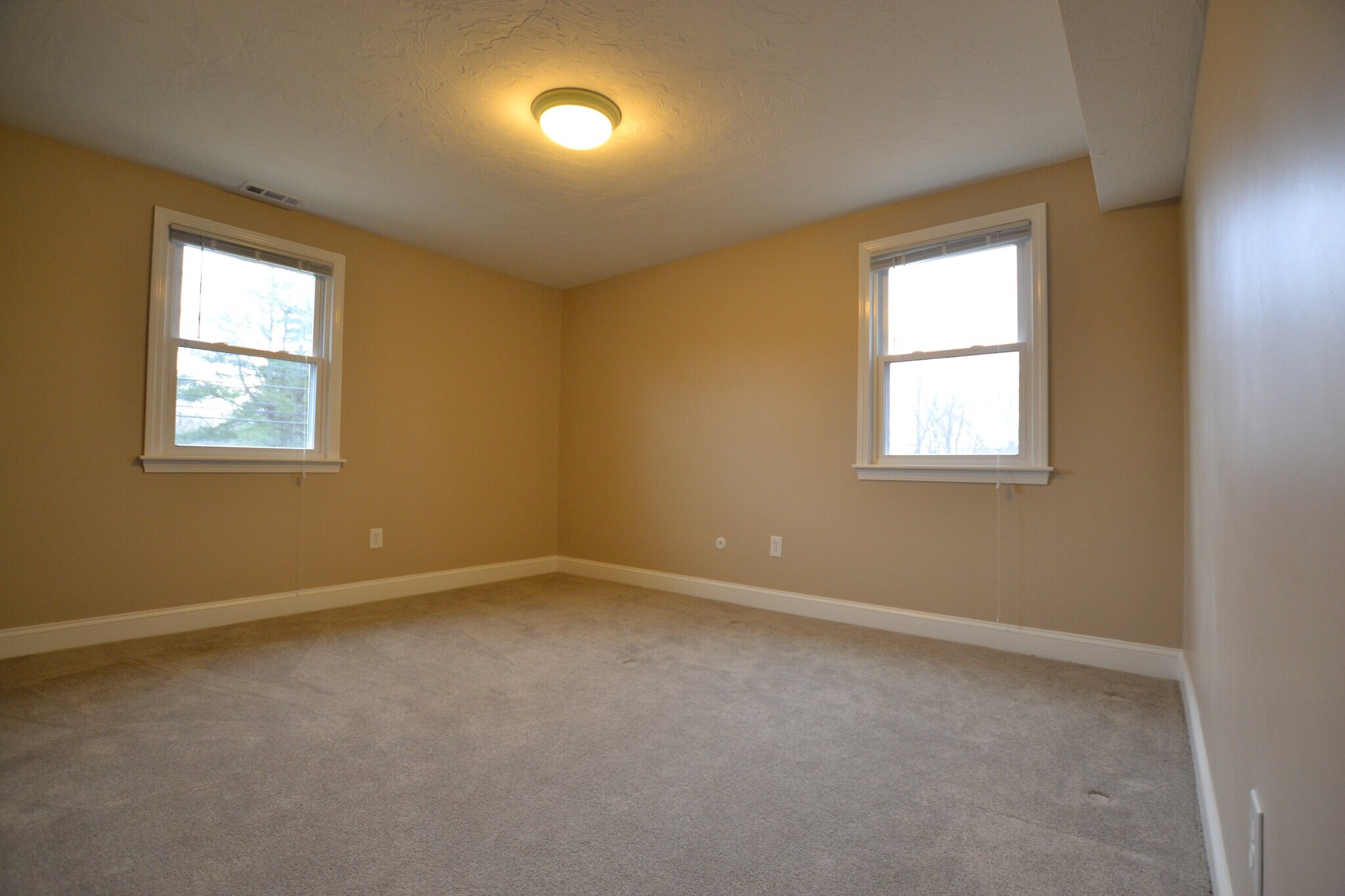 Building Photo - 2 General Greene Ave