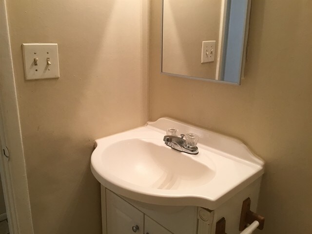 Building Photo - 7893 W Pasadena Ave