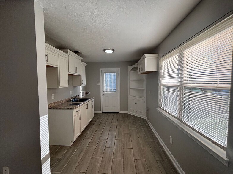 Building Photo - 4436 Ryan St