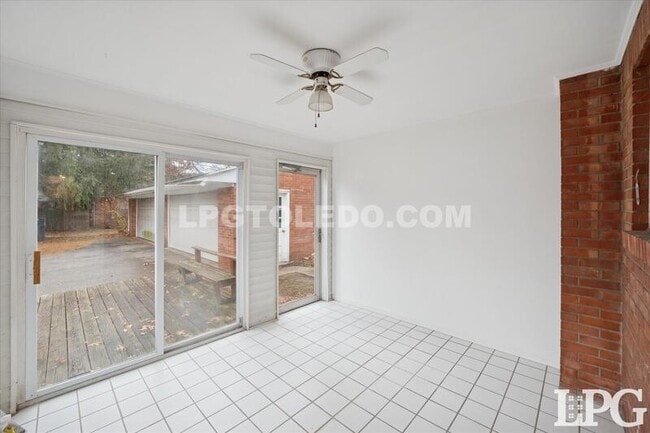 Building Photo - 3860 Sheffield Ct