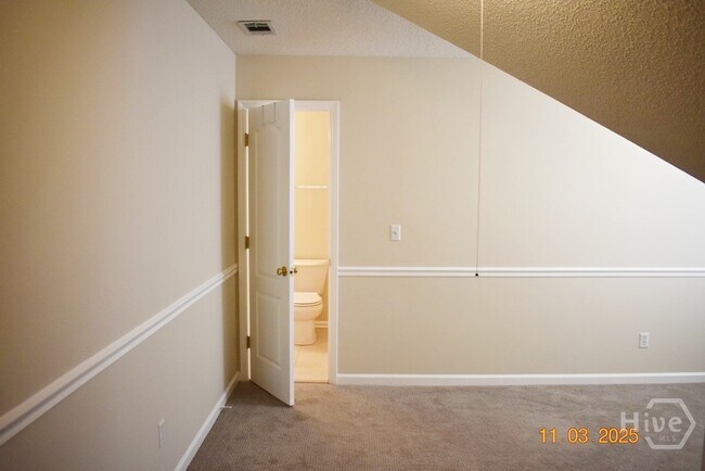 Building Photo - 10 Piper's Pond Ln