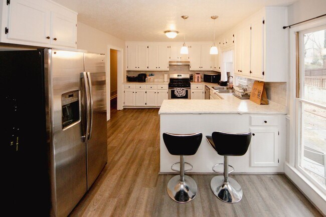 Building Photo - 1424 Shadowbrook Dr