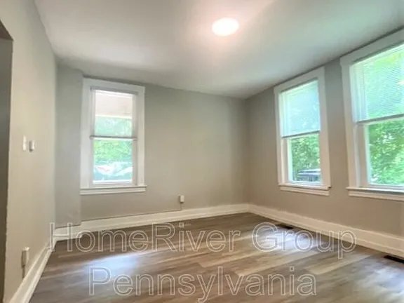 Building Photo - 211 Locust St