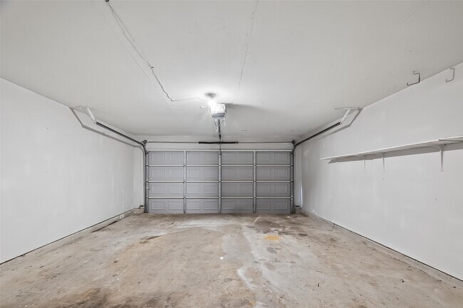 Building Photo - 16022 Old River Rd