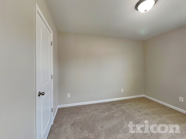 Building Photo - 646 Nonsuch Way