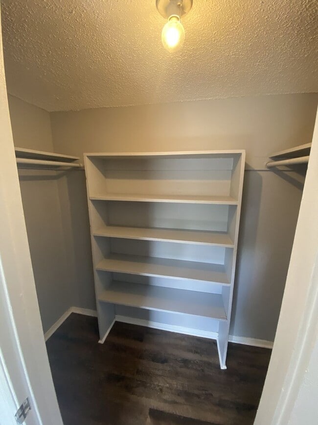 Building Photo - Spacious three bedroom condo
