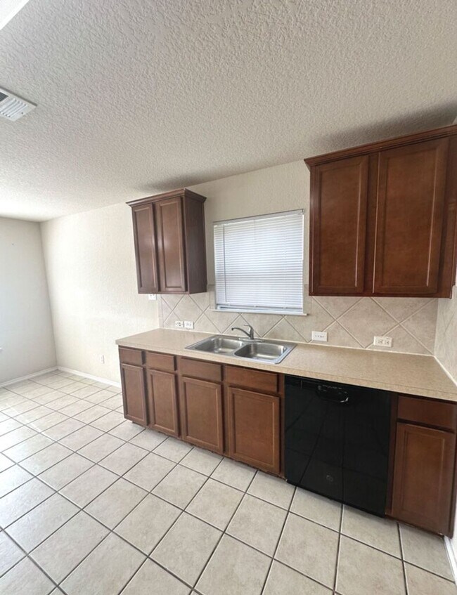 Building Photo - 3BED/2.5 HOUSE FOR RENT AVAILABLE NOW!
