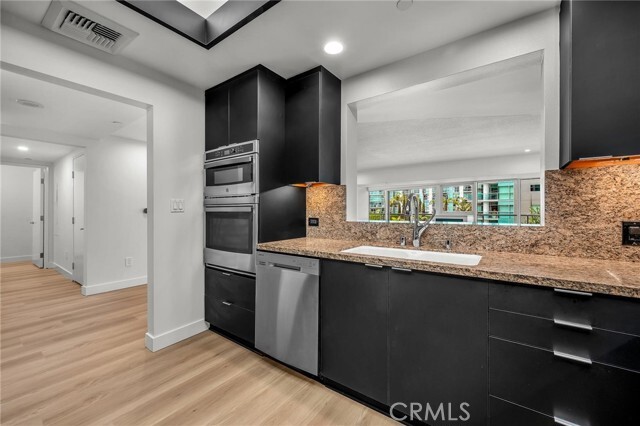 Building Photo - 13600 Marina Pointe Dr