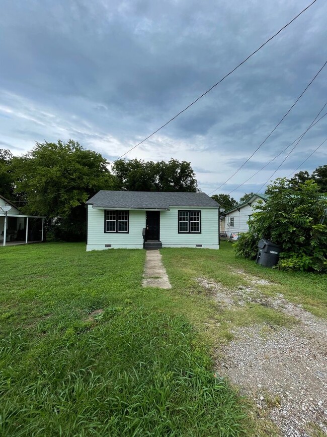 Building Photo - Two Bedroom One Bath Rental $900/month