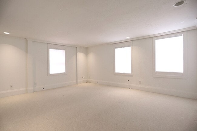 Building Photo - OPEN HOUSE: Sunday (6/15) 3:10pm-3:30pm El...