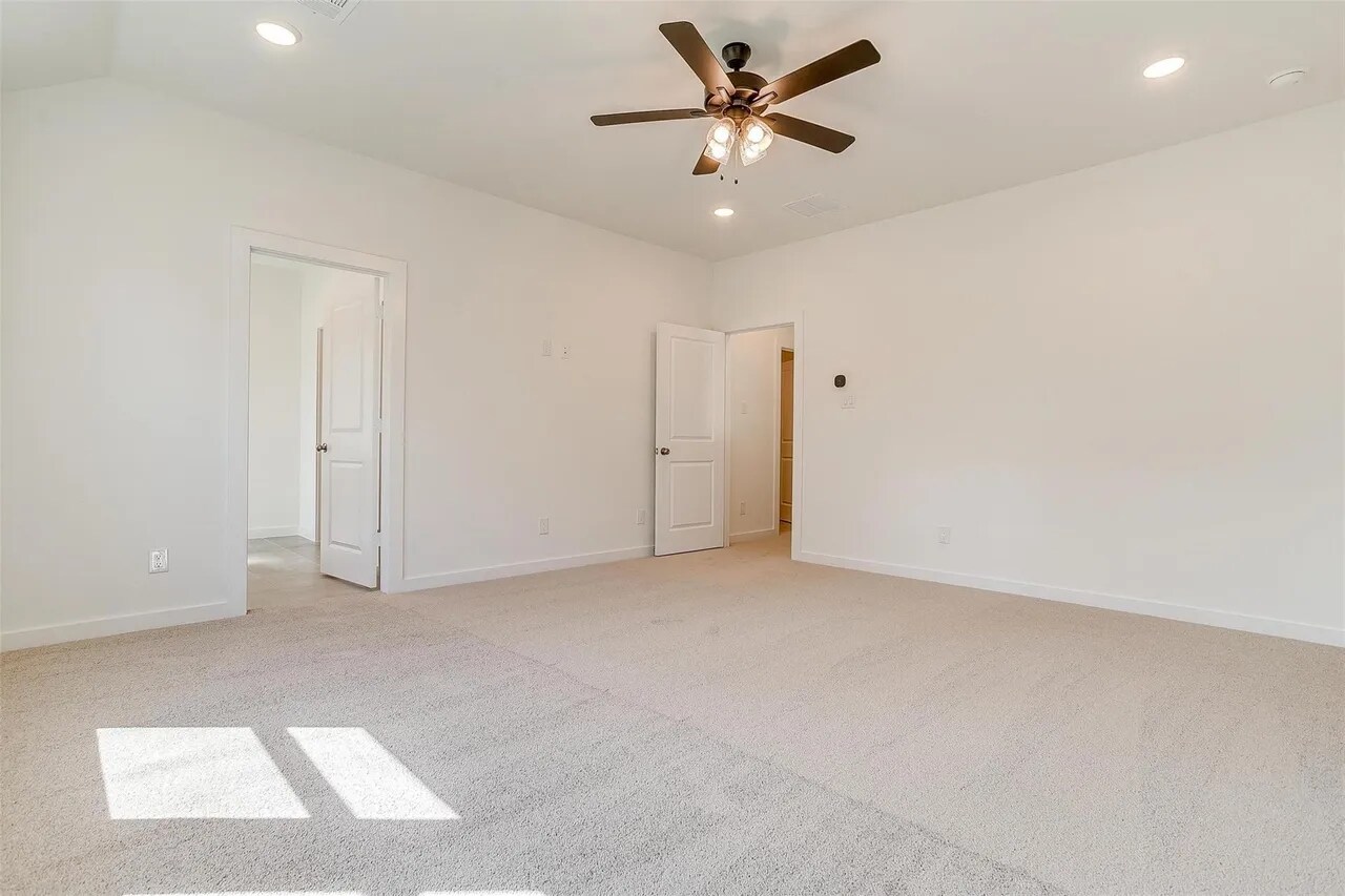 Master bedroom - 4524 Hogans Alley Dr