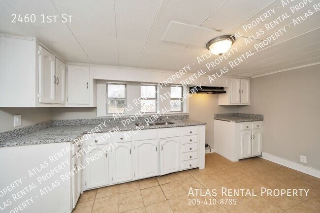 Building Photo - 2460 1st St