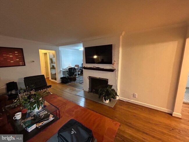 Building Photo - 5507 Chesterbrook Rd