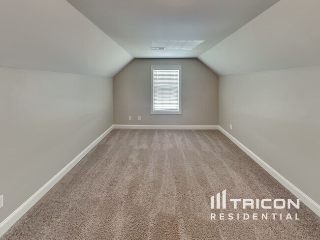 Building Photo - 5109 Cloverhill Dr