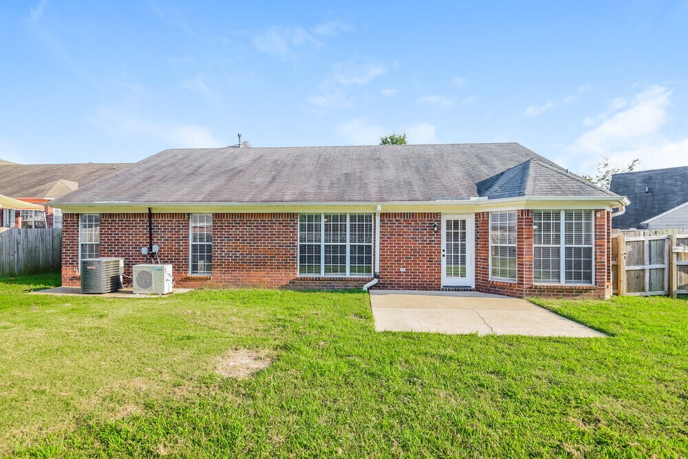 Building Photo - 1720 Avery Cove