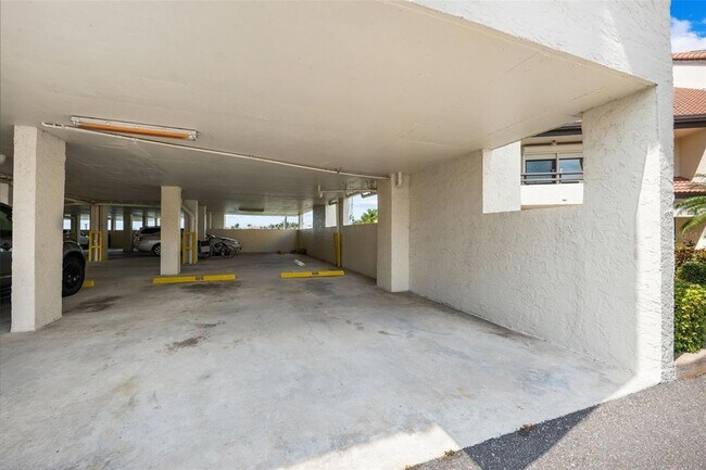 Building Photo - 138 1st St E