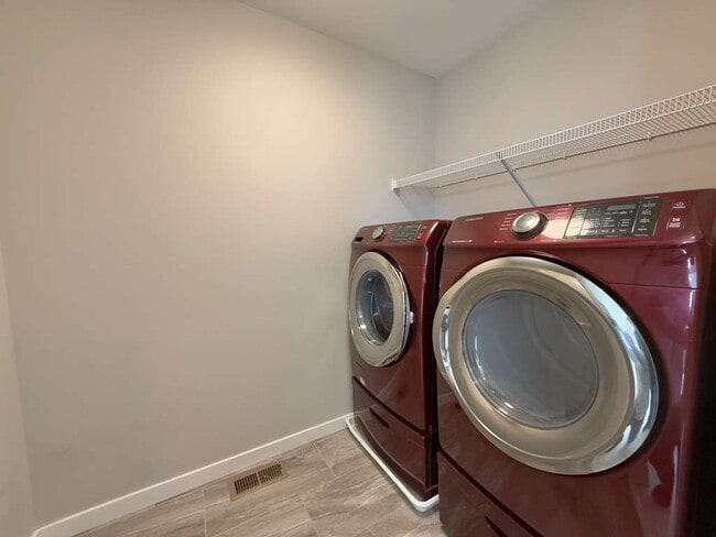 Building Photo - 6606 S Springview St