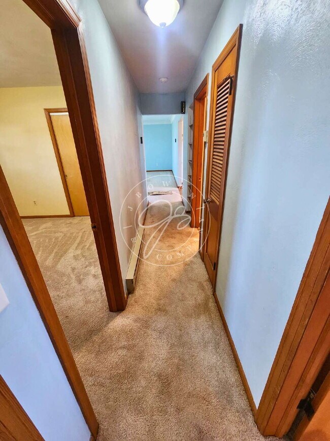 Building Photo - Sylvania Schools! Charming 3-Bedroom Ranch with Attached Garage & First-Floor Laundry