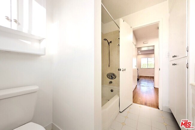 Building Photo - 224 Bicknell Ave