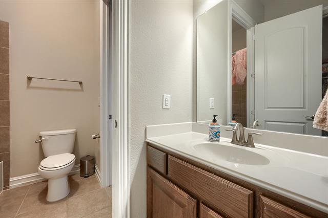 Building Photo - 949 Byron St