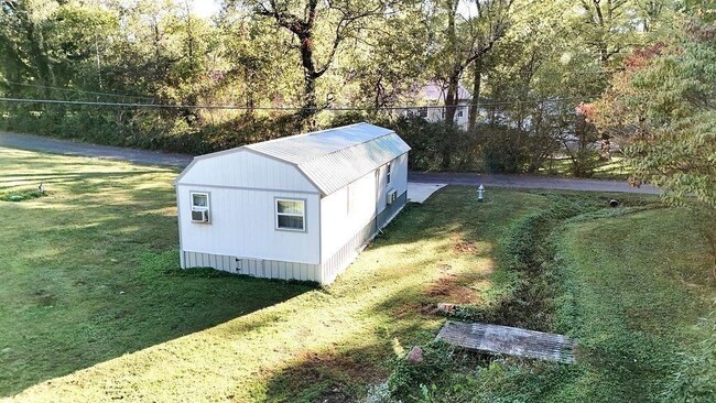 Building Photo - 203 New Town St